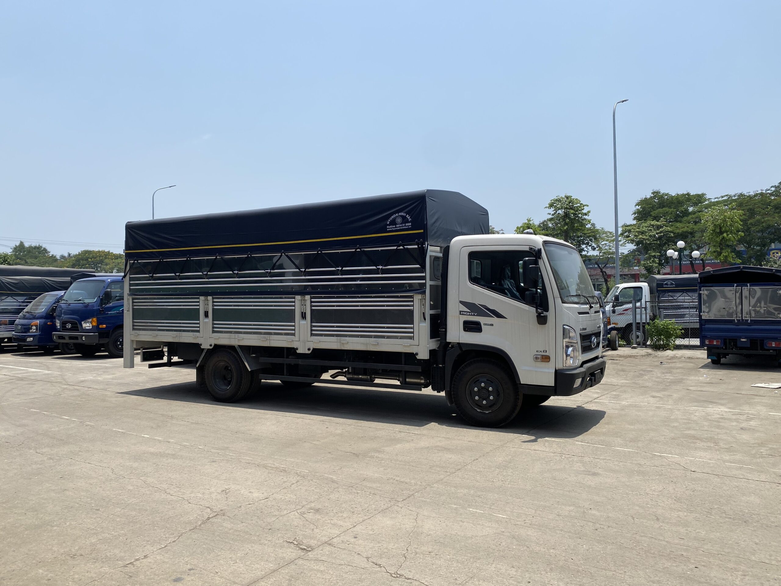 Xe tải Hyundai 7 tấn Mighty EX8 thùng bạt sản xuất 2023